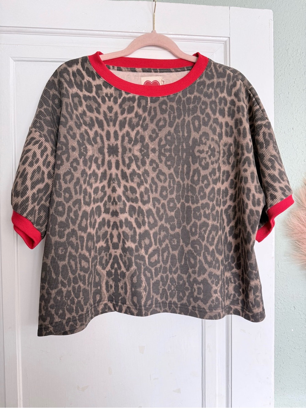 Leopard Print Women's Set with Red Trim - Picture 4 of 8